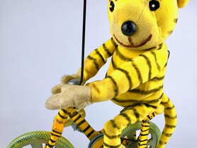 Der kleine Tiger braucht ein Fahrrad